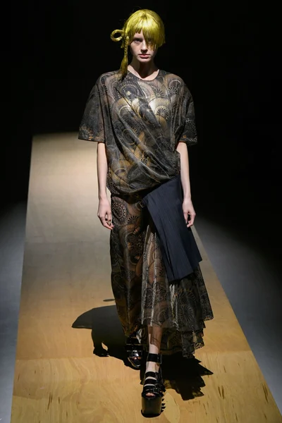 Look 10